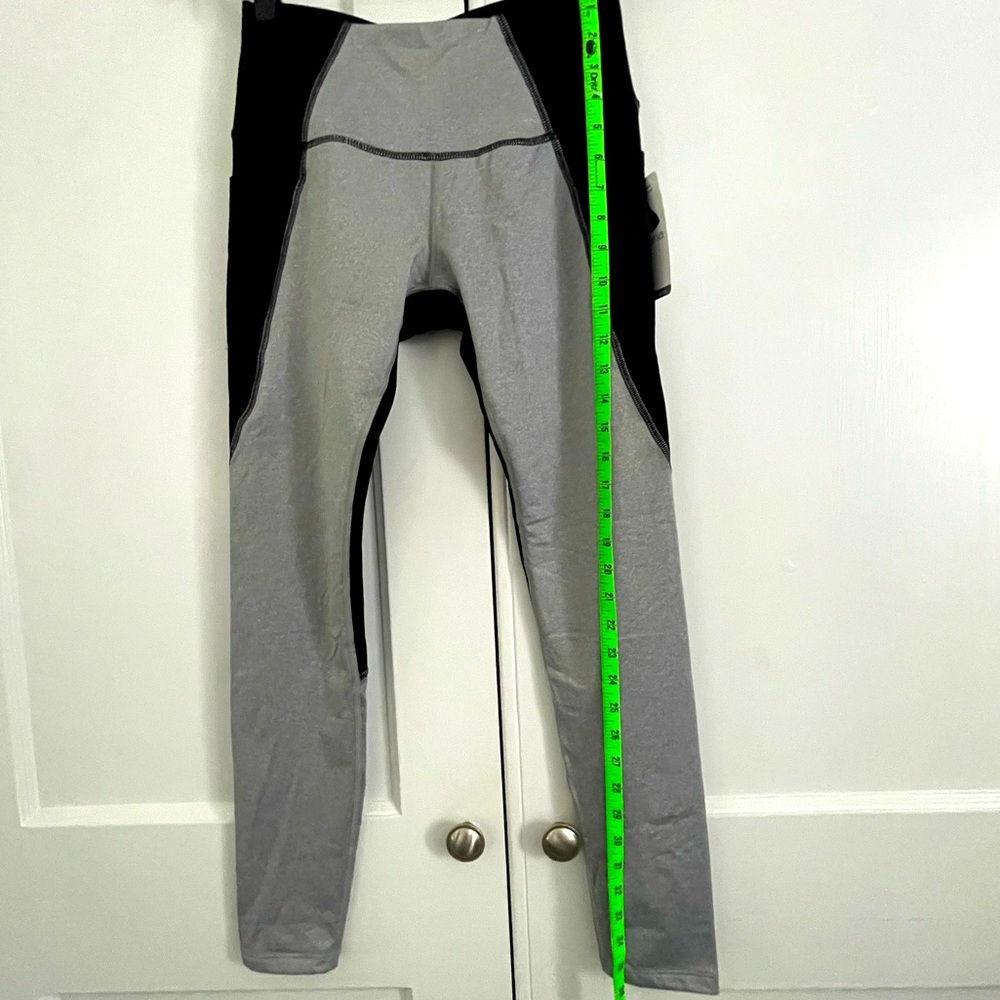 Apana Yoga Lifestyle Leggings with Pockets - Picture 5 of 12